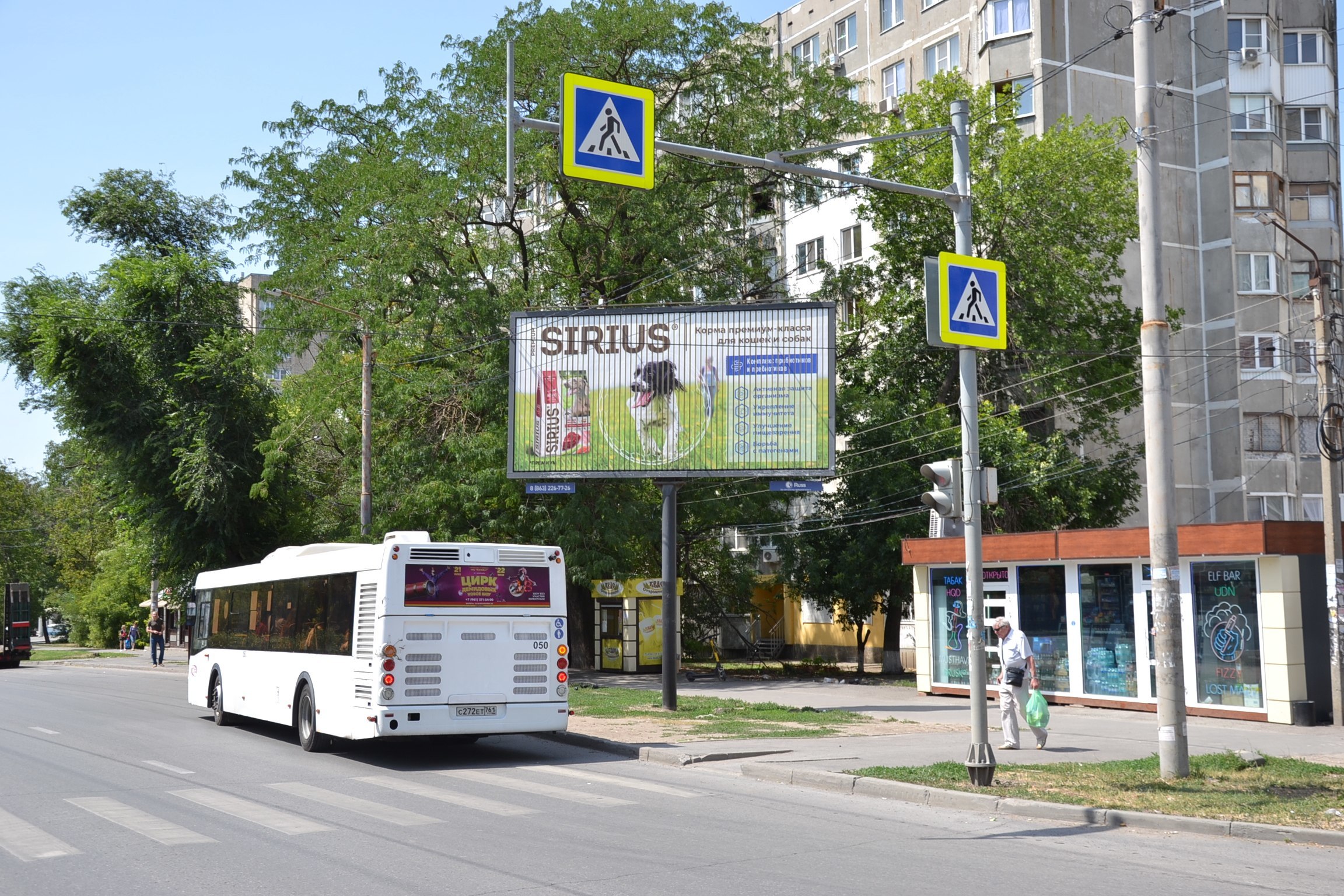 Реклама 3x6 по адресу Вятская ул.  57 (в начале дома по ходу движения)