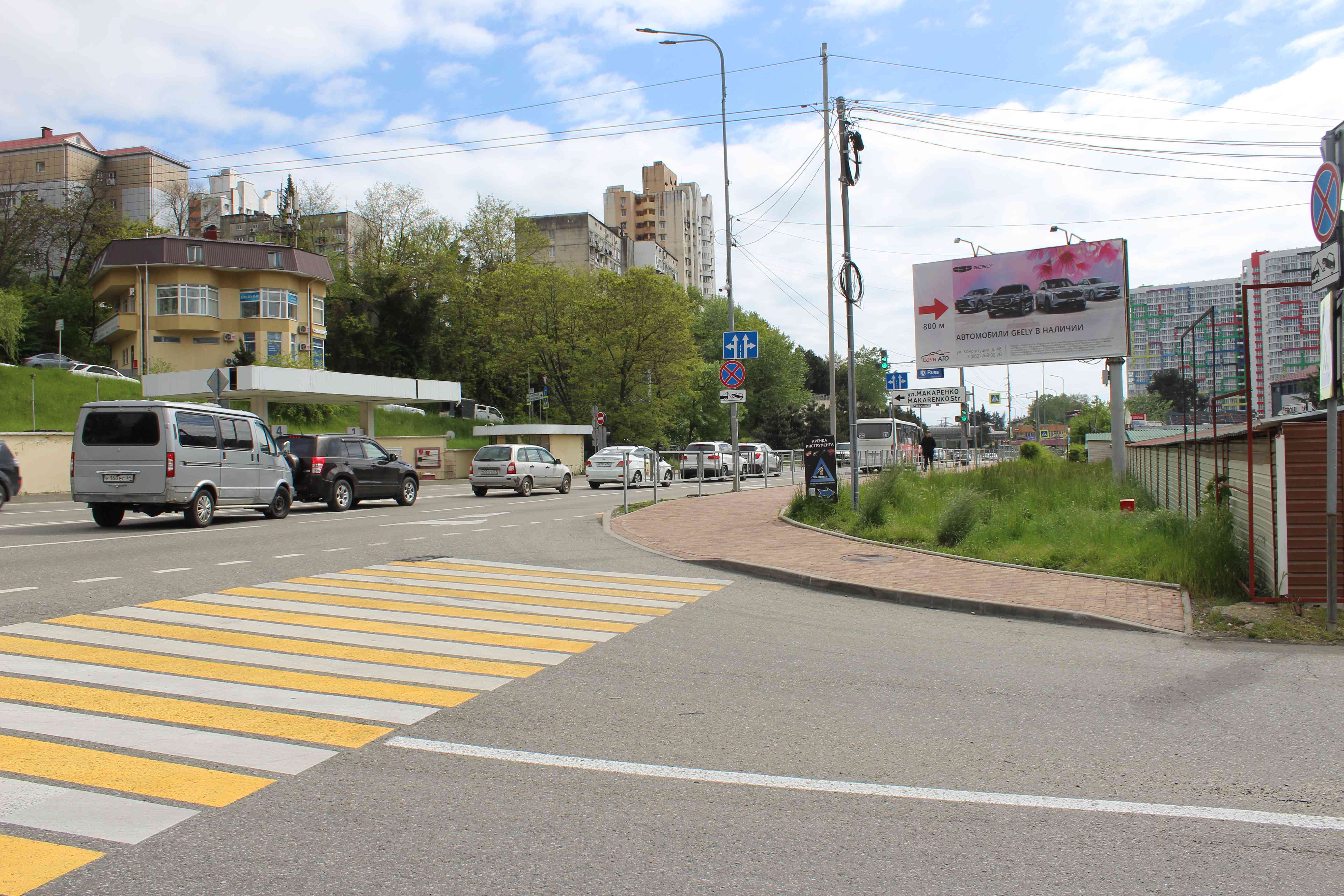 Реклама 3x6 по адресу Пластунская ул. / Макаренко ул. (поворот к улице Конституции)