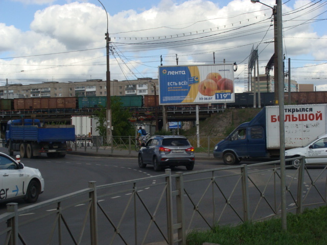 Реклама 3x6 по адресу Герцена ул. нечетная сторона улицы, на перекрестке с ул. Можайского_призма в статике